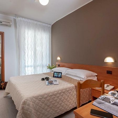 Hotel Pierre Riccione Exterior photo