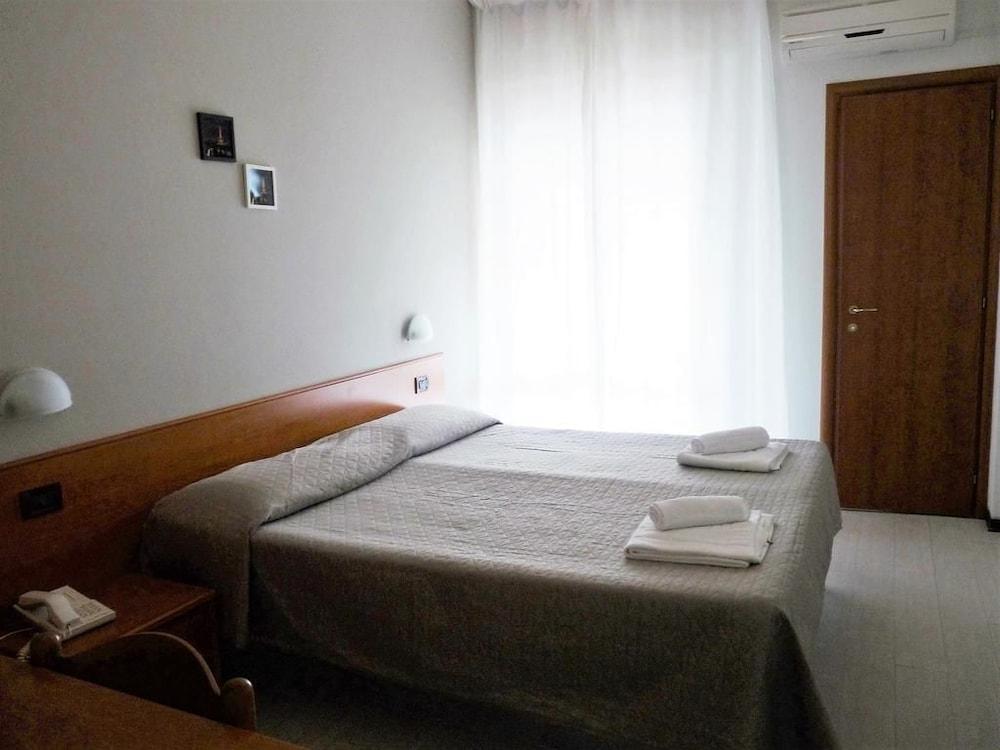 Hotel Pierre Riccione Exterior photo