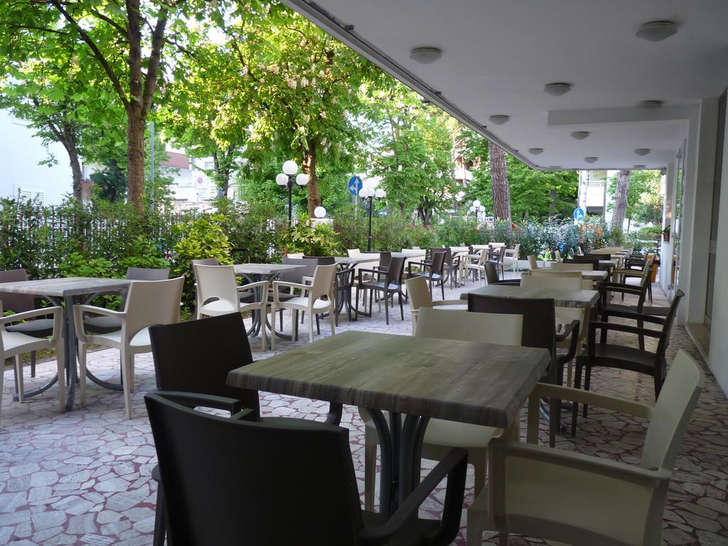 Hotel Pierre Riccione Exterior photo