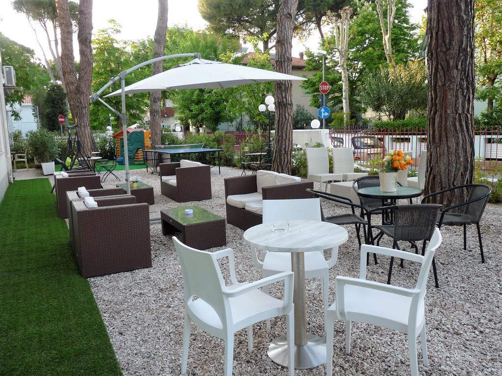 Hotel Pierre Riccione Exterior photo