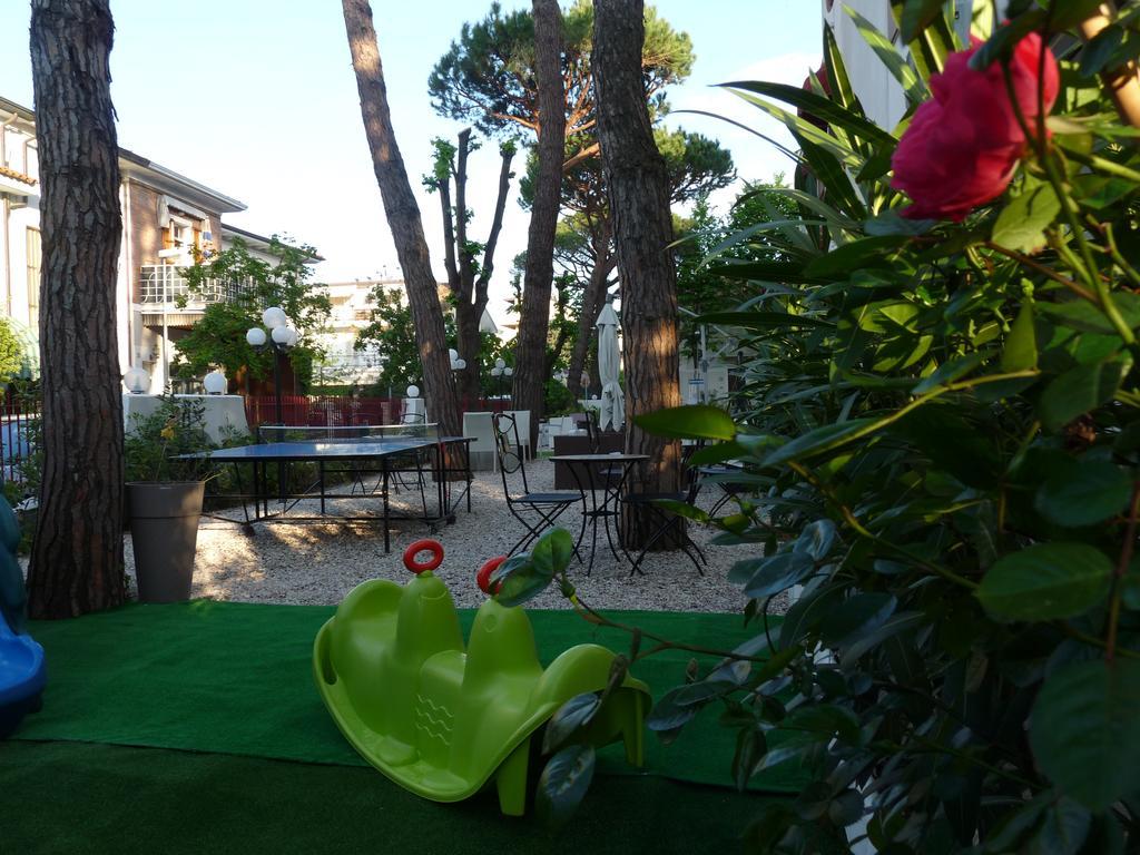 Hotel Pierre Riccione Exterior photo