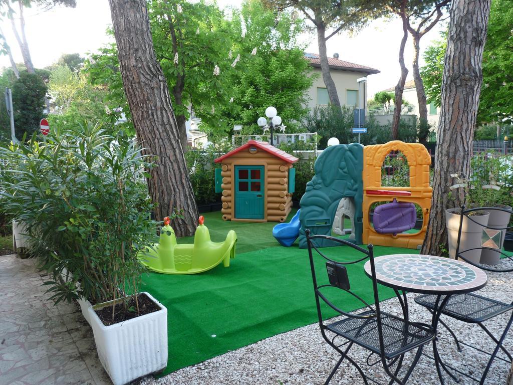Hotel Pierre Riccione Exterior photo