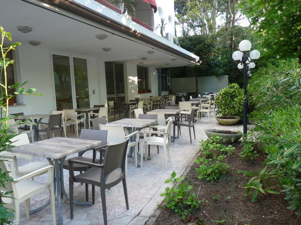Hotel Pierre Riccione Exterior photo