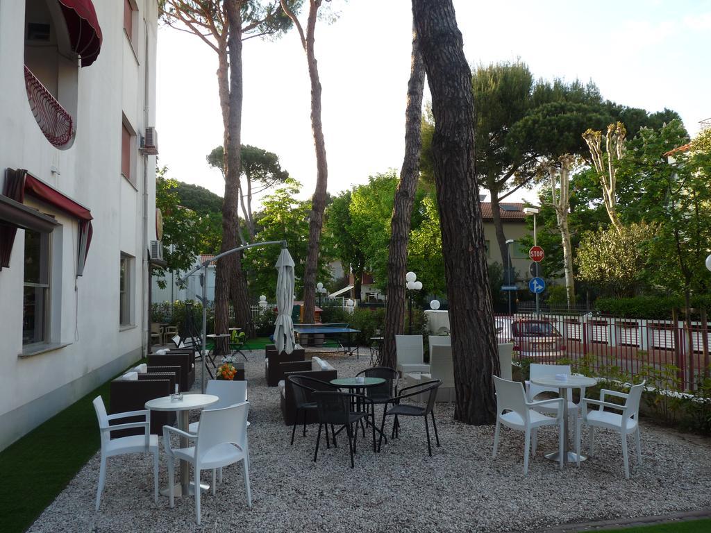 Hotel Pierre Riccione Exterior photo
