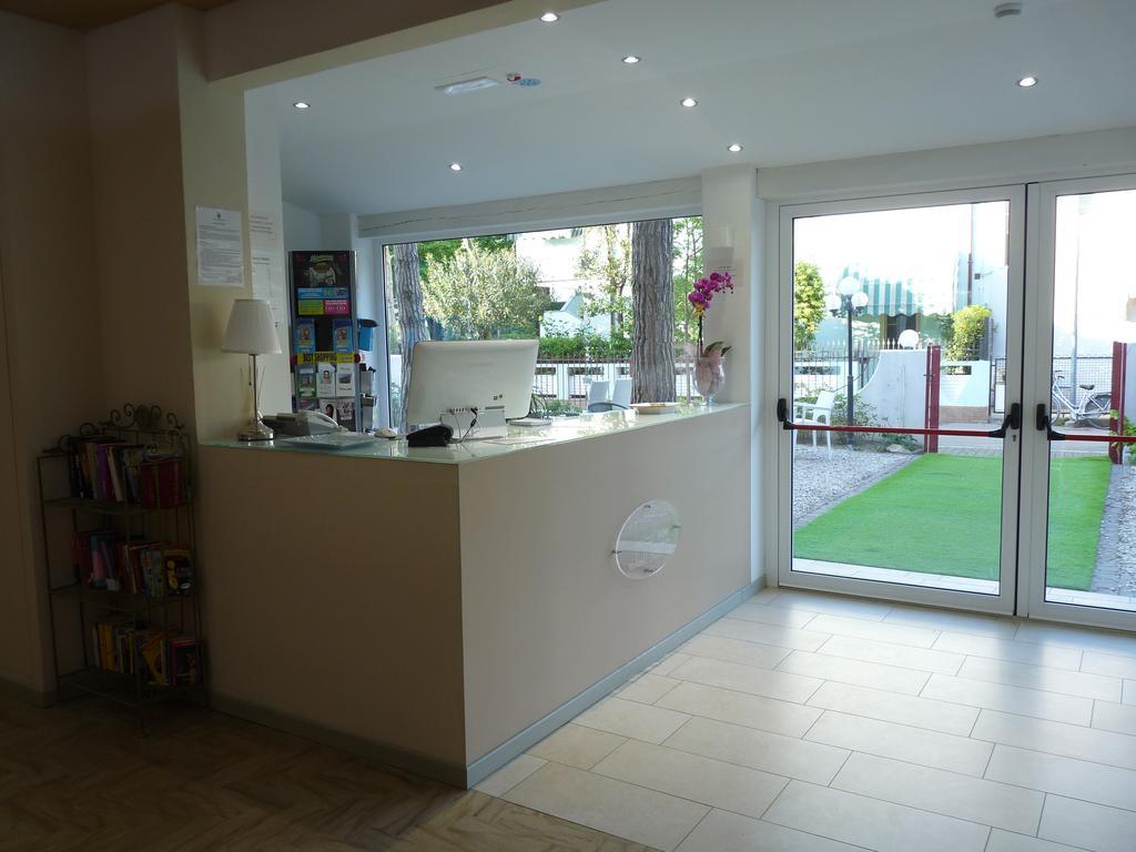 Hotel Pierre Riccione Exterior photo