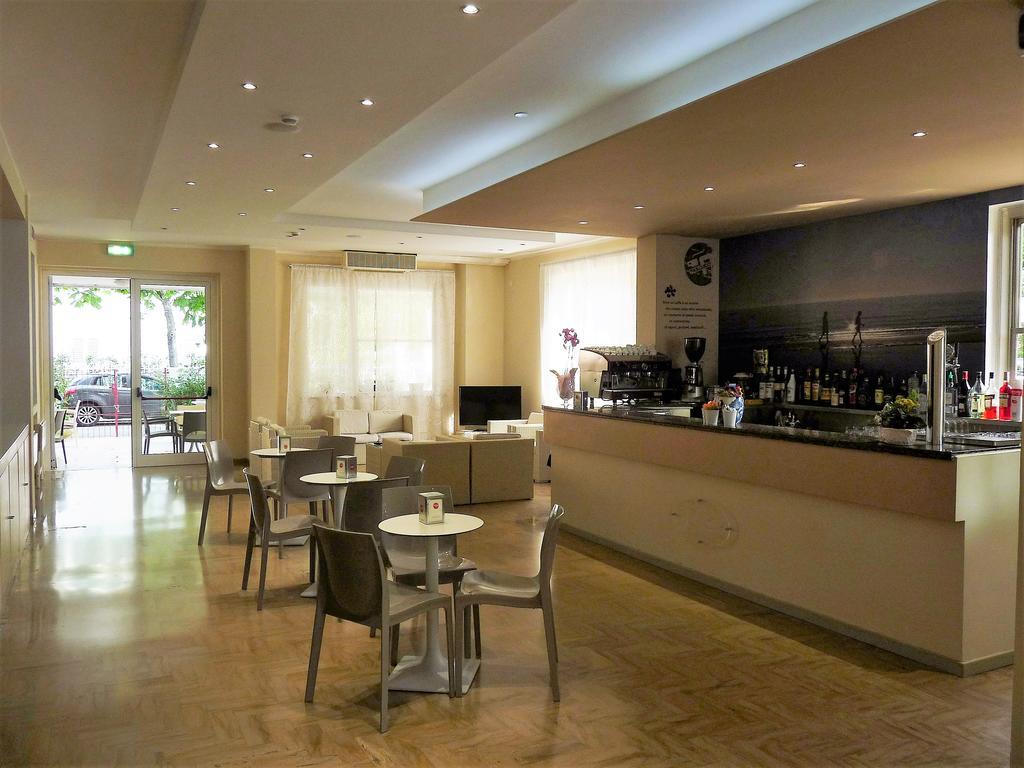 Hotel Pierre Riccione Exterior photo