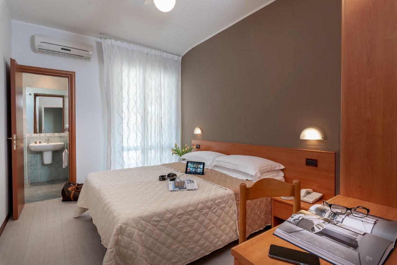 Hotel Pierre Riccione Exterior photo